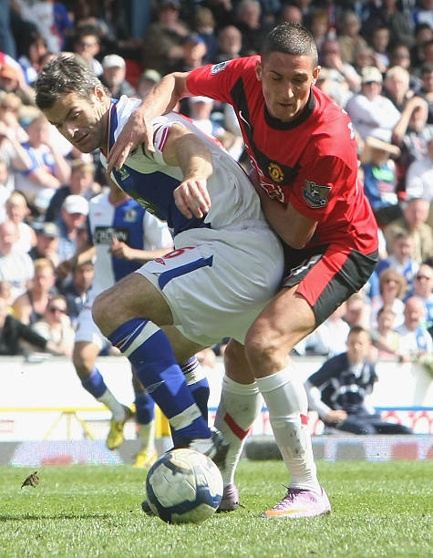 凭借一记头 凭借一记头